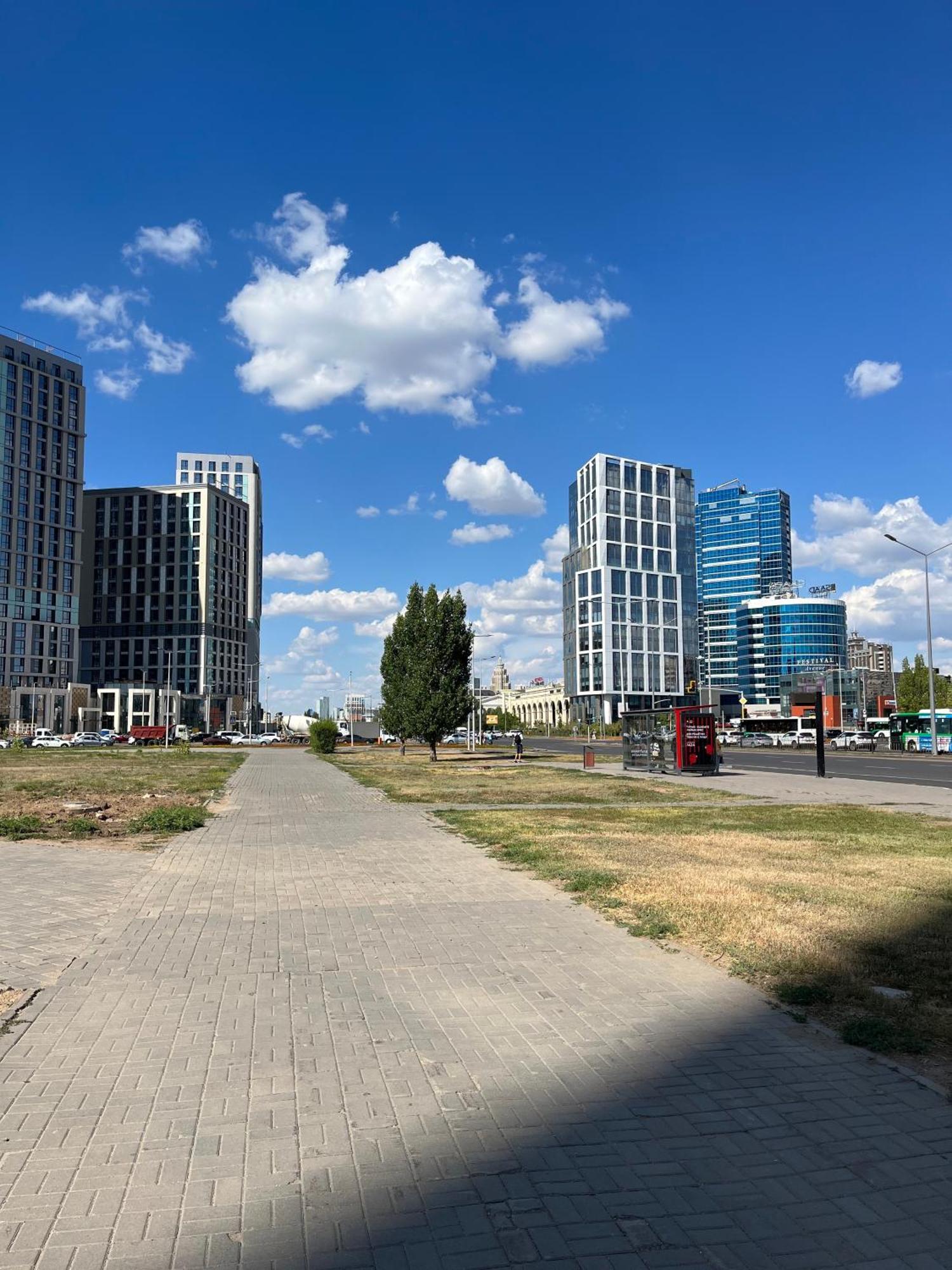 Raisson Aparthotel G32 Хан Шатыр Astana Bagian luar foto